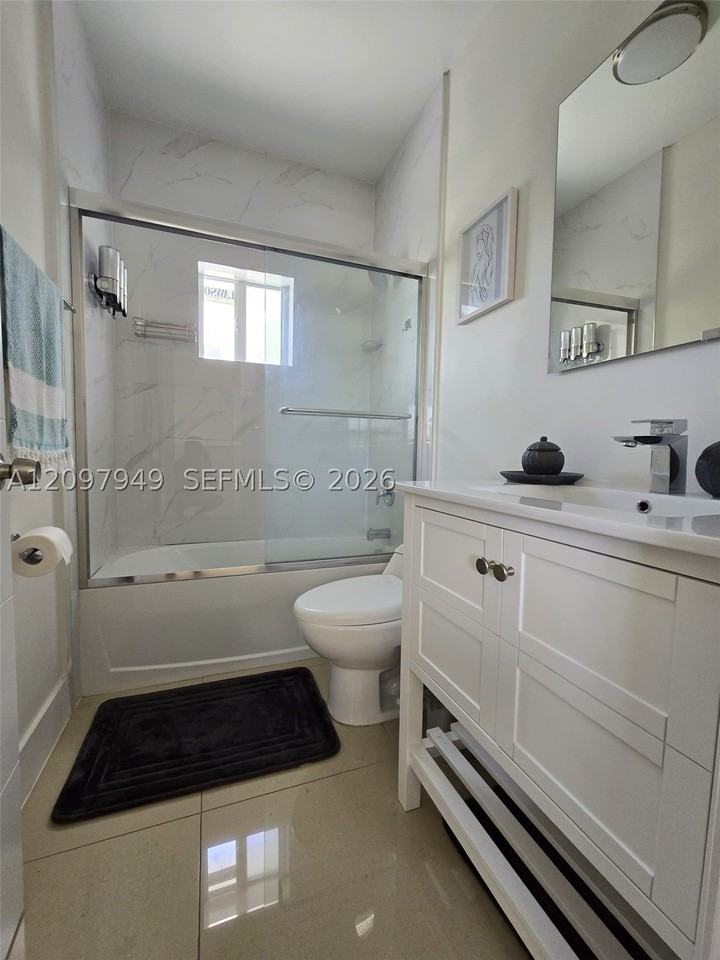 1426 Nw 74th St #0 - Photo 6 of 19