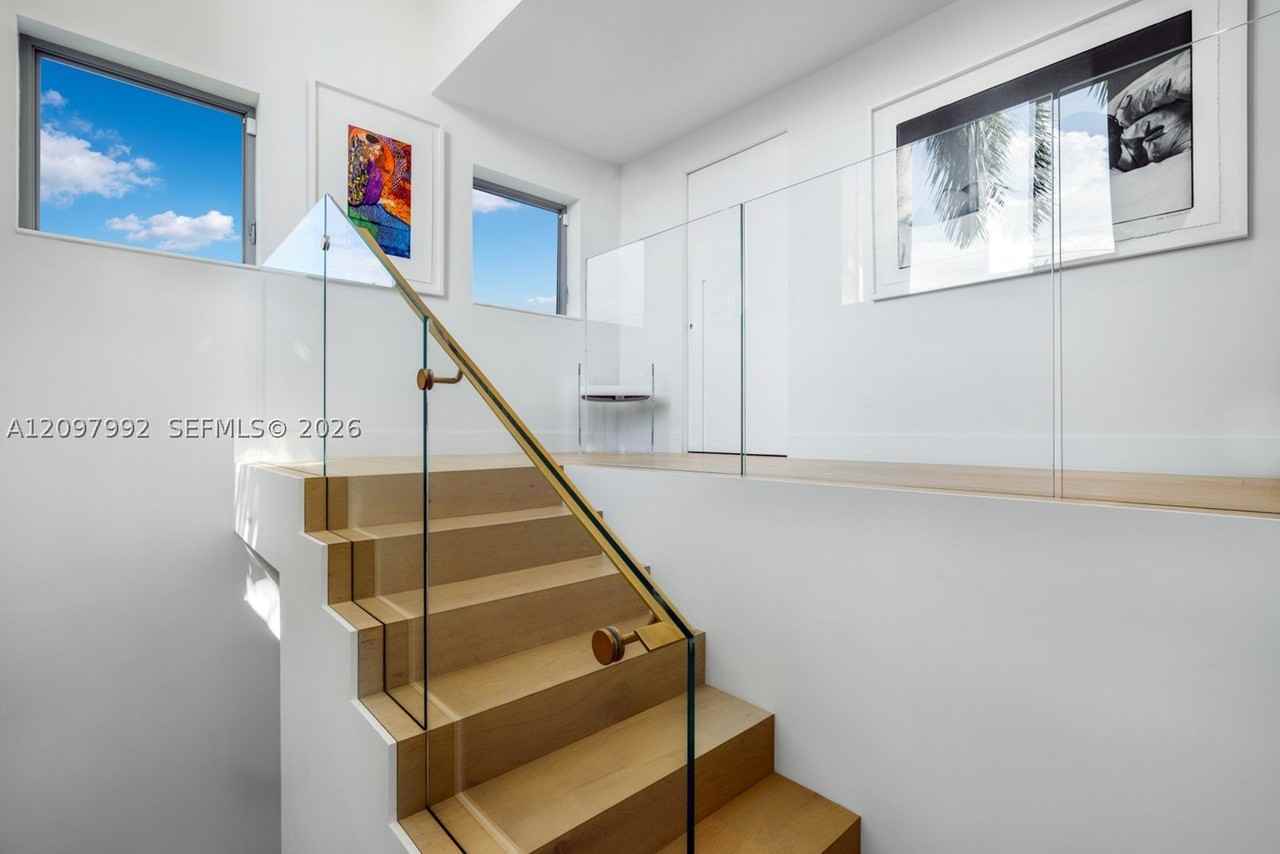 123 W Dilido Dr - Photo 6 of 16