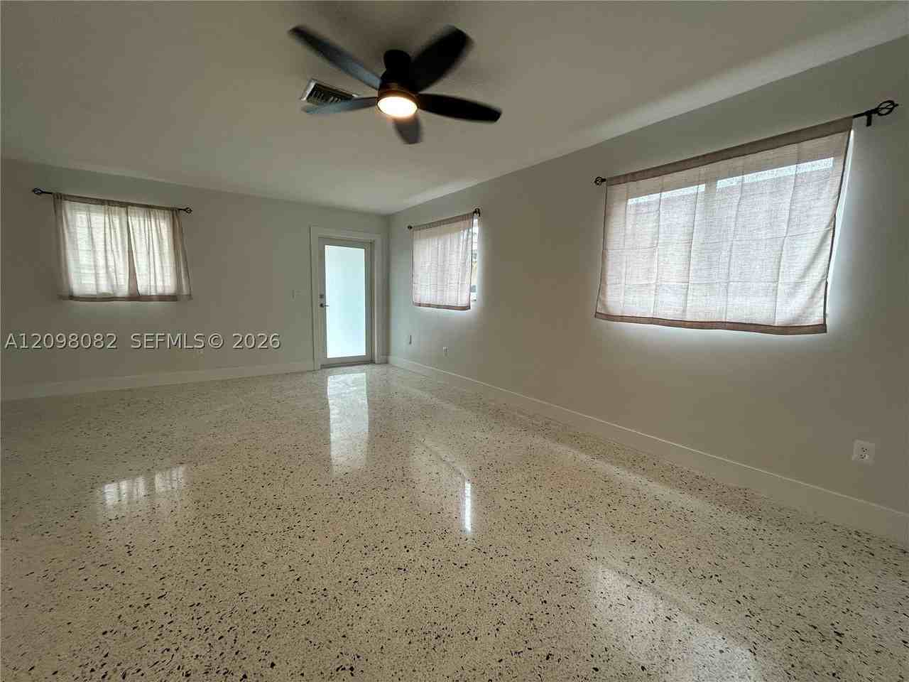 3521 Sw 3rd St #3523 - Photo 4 of 20