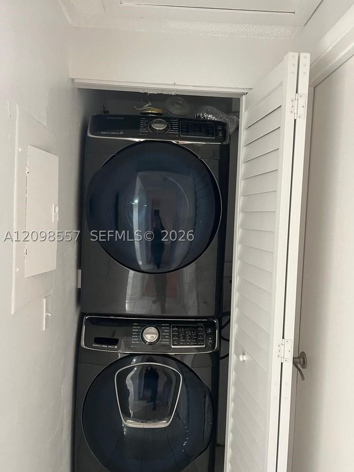 8102 Sw 20th Ct - Photo 4 of 39