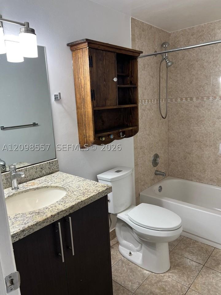 8102 Sw 20th Ct - Photo 5 of 39
