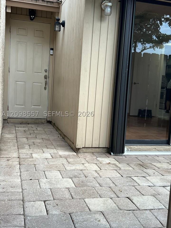 8102 Sw 20th Ct - Photo 7 of 39