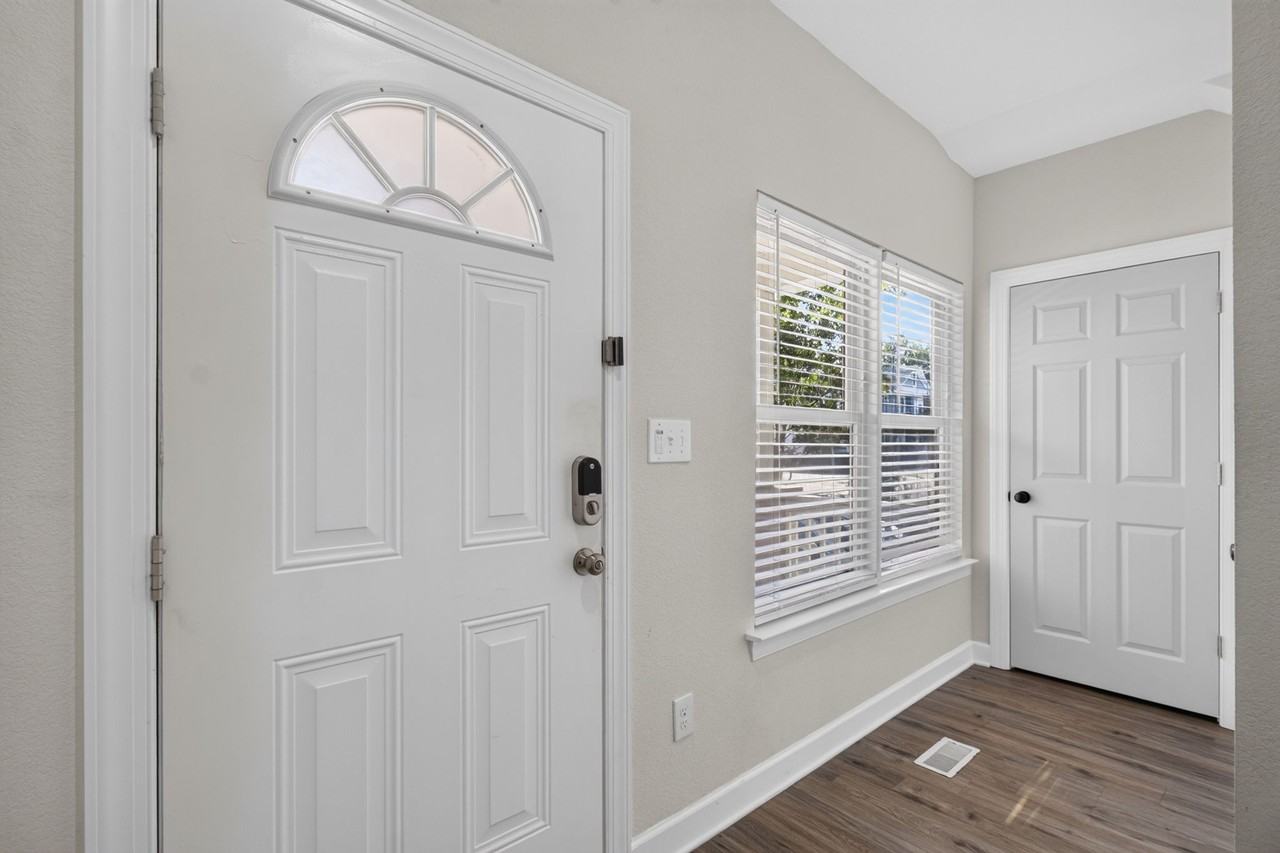 242 Webster Ave #1 - Photo 4 of 35