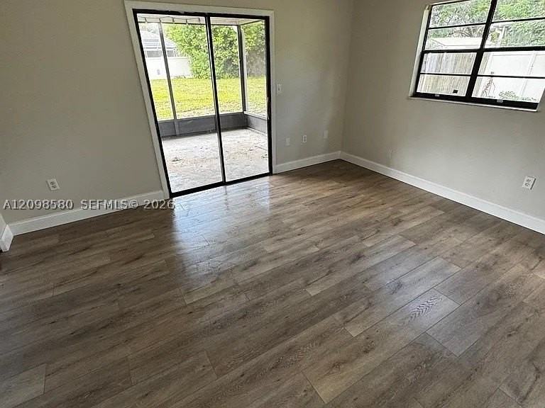 4709 PARKWAY BLVD - Photo 3 of 21