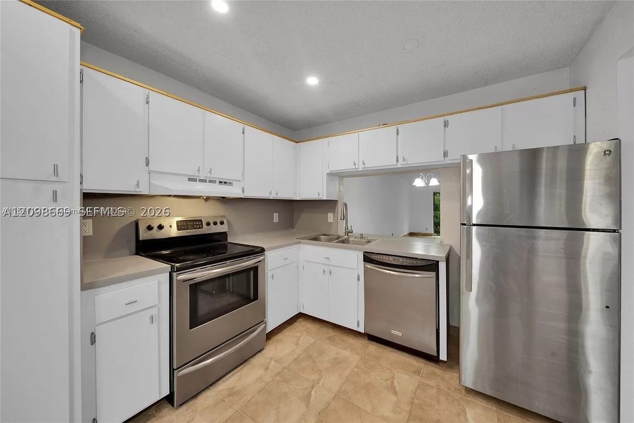 120 Se 12th Ave #120 - Photo 4 of 13