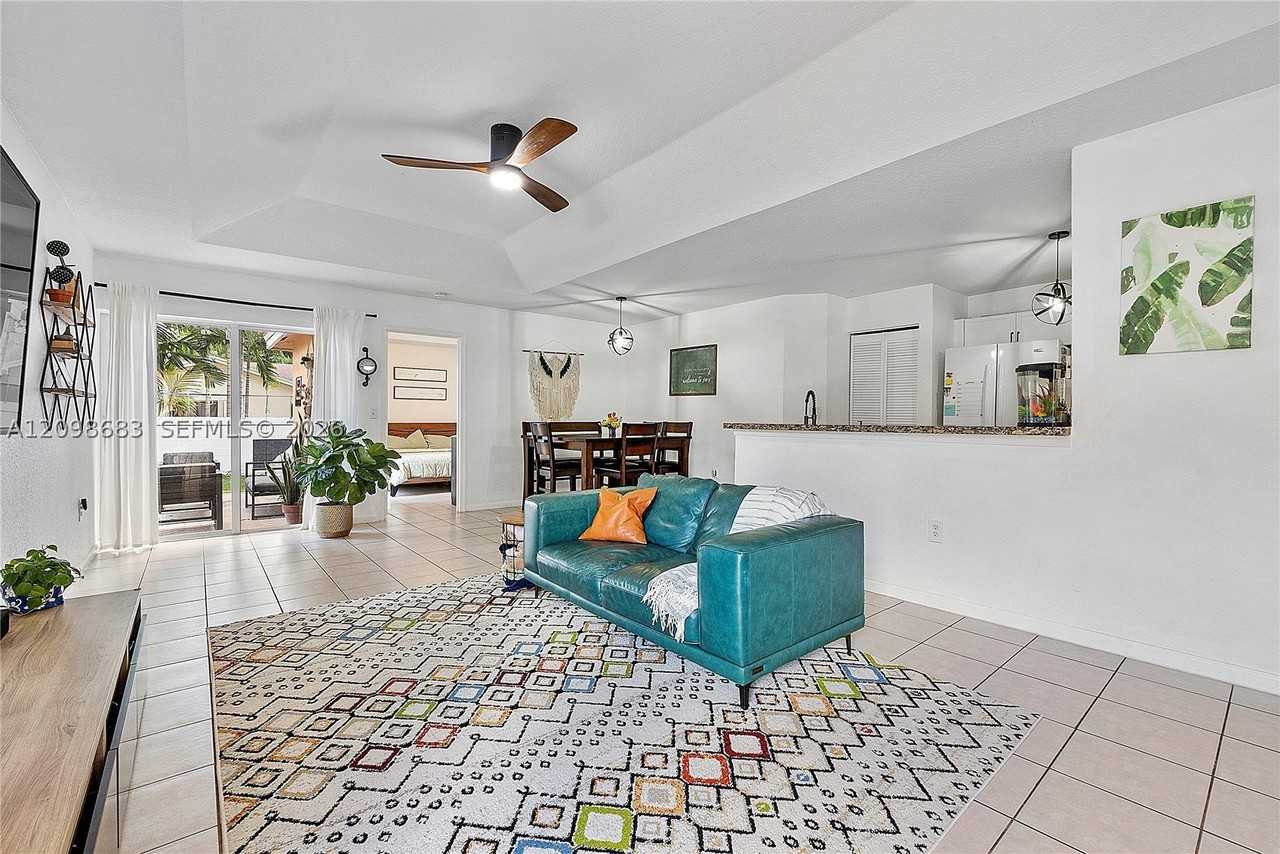 9292 Nw 54th St - Photo 2 of 15