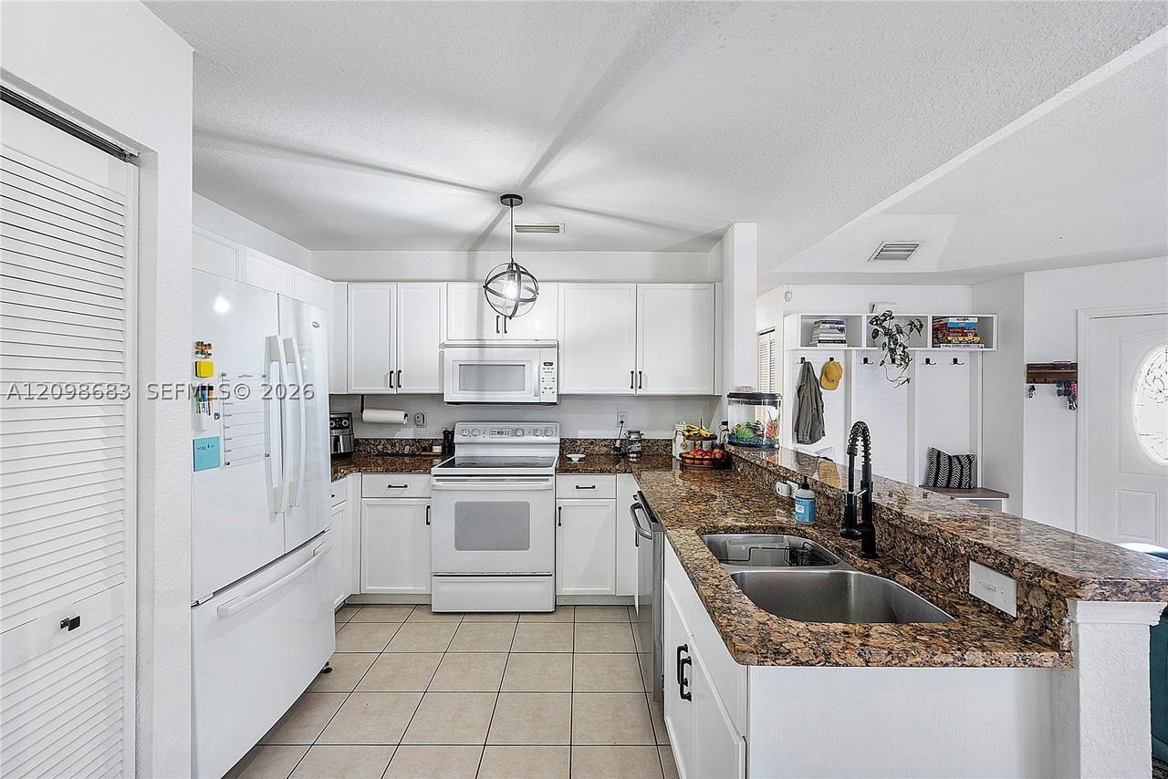9292 Nw 54th St - Photo 3 of 15
