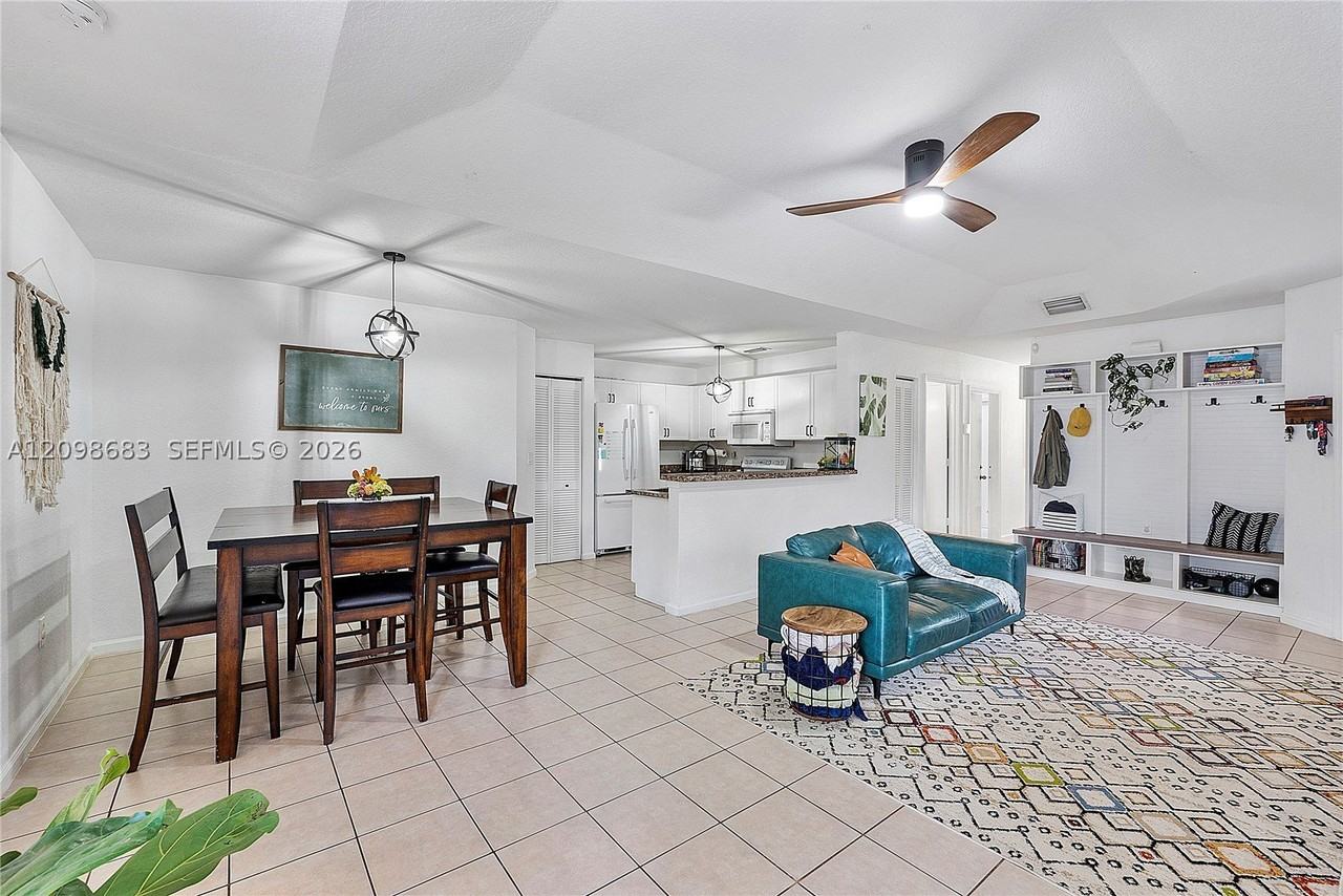 9292 Nw 54th St - Photo 5 of 15