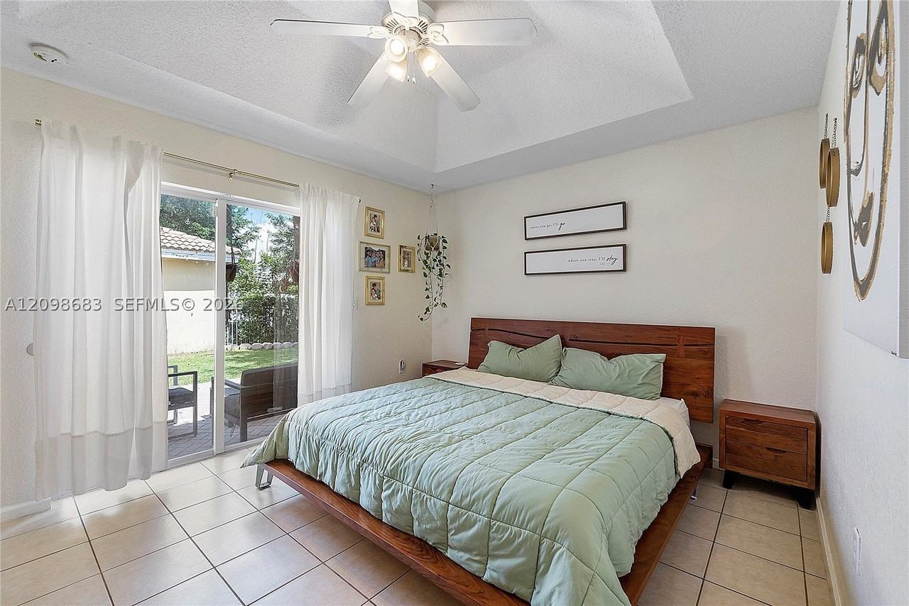 9292 Nw 54th St - Photo 7 of 15