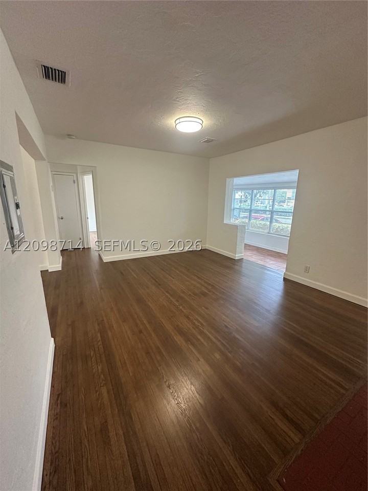 711 Sw 39th Ave - Photo 3 of 16