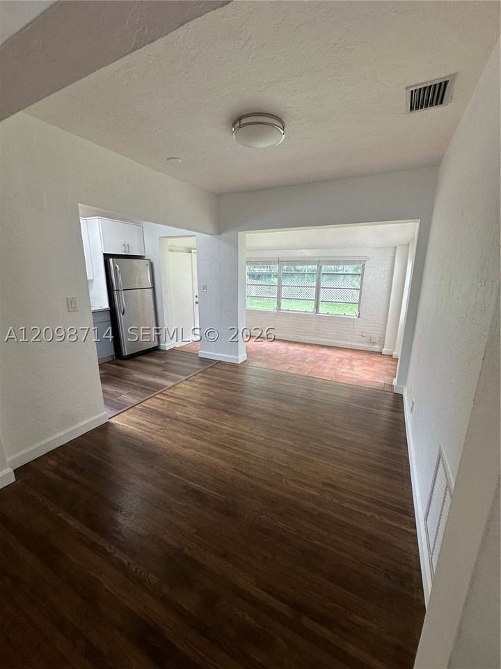 711 Sw 39th Ave - Photo 4 of 16
