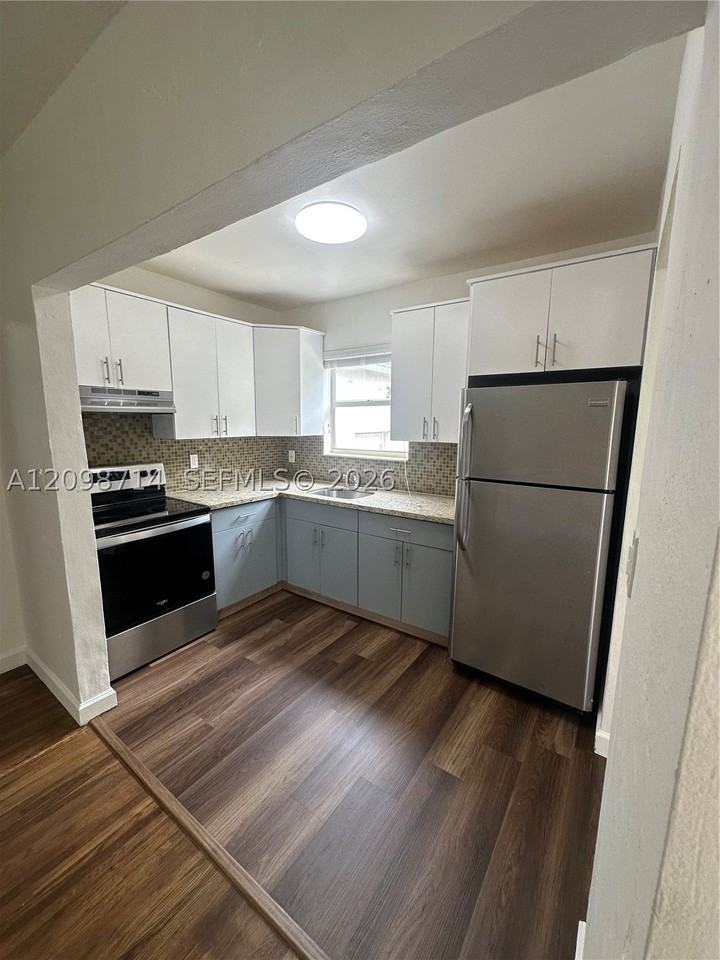 711 Sw 39th Ave - Photo 5 of 16
