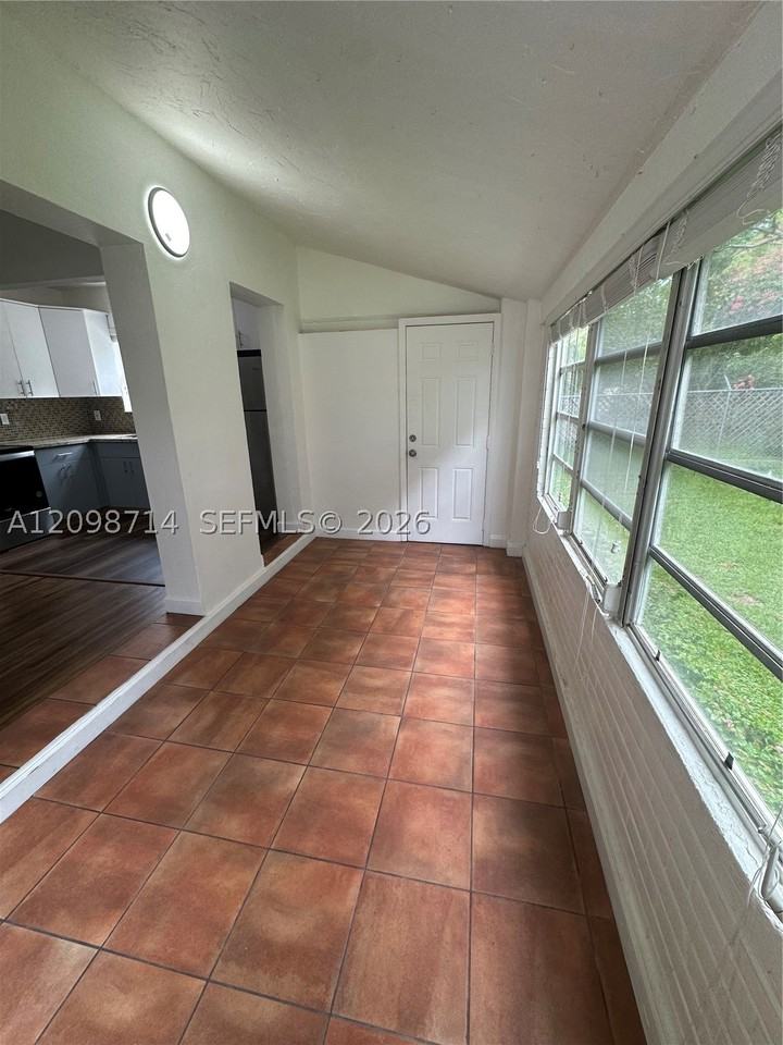 711 Sw 39th Ave - Photo 7 of 16