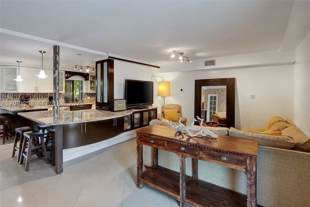 9209 Sw 136th Street Cir - Photo 4 of 20