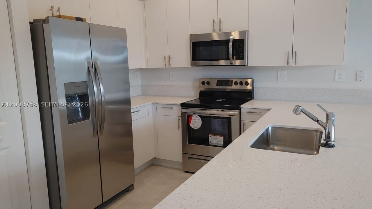 11868 Sw 247th Ter - Photo 3 of 29
