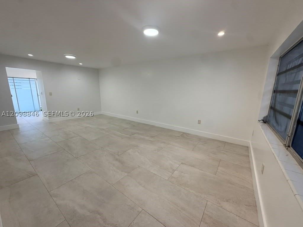 11320 Peachtree Dr #11320 - Photo 4 of 9