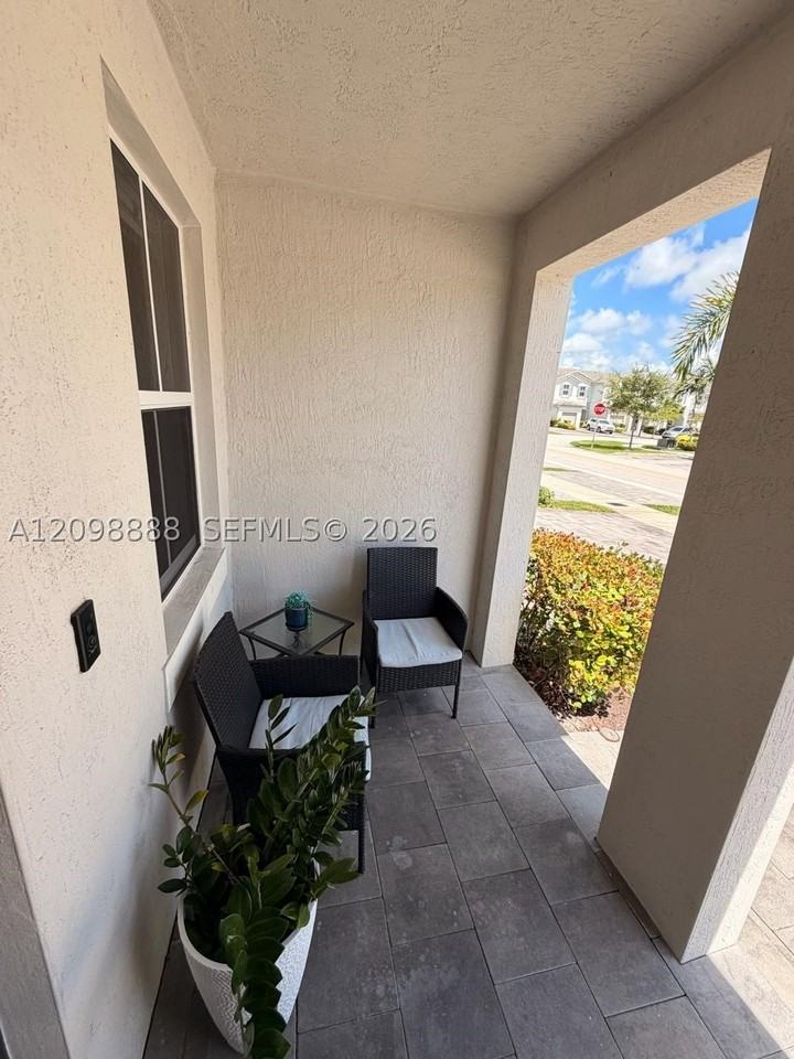 1324 Se 26th Ter #1324 - Photo 3 of 50