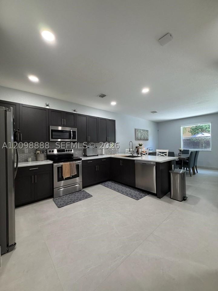 1324 Se 26th Ter #1324 - Photo 7 of 50