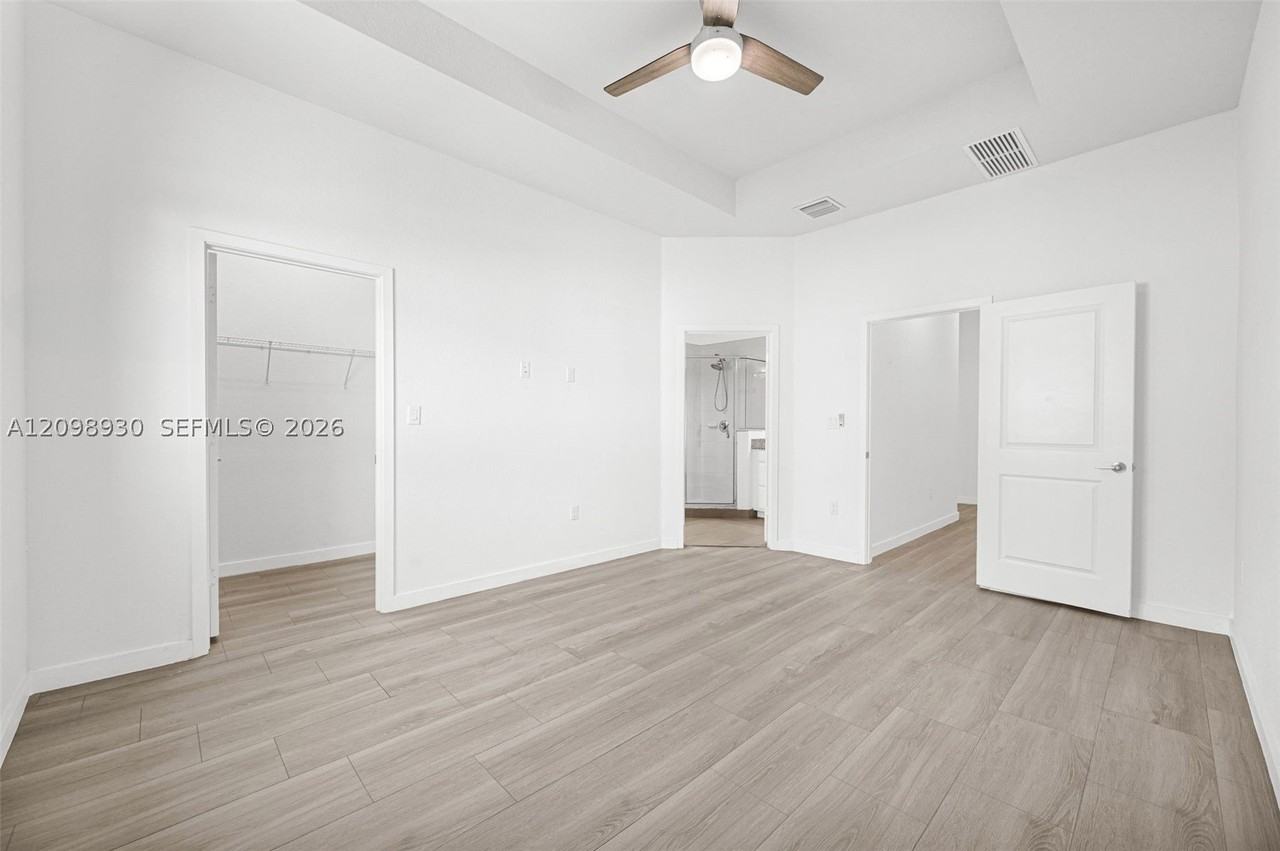 10817 Sw 233rd St - Photo 4 of 50