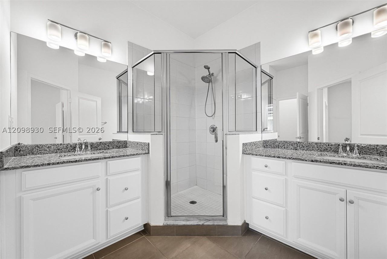10817 Sw 233rd St - Photo 5 of 50