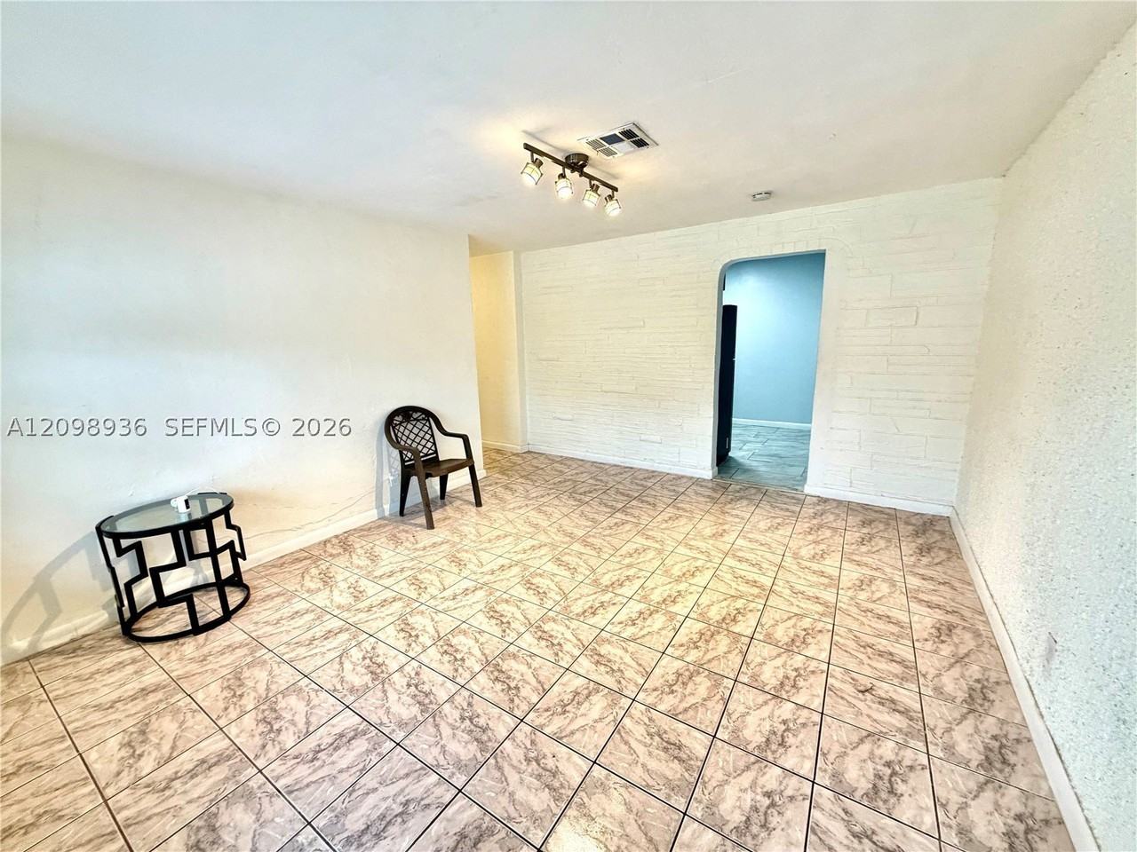 2240 Sunshine Blvd - Photo 2 of 16