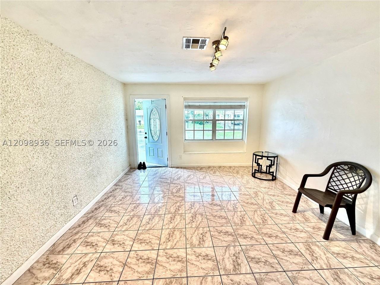 2240 Sunshine Blvd - Photo 3 of 16