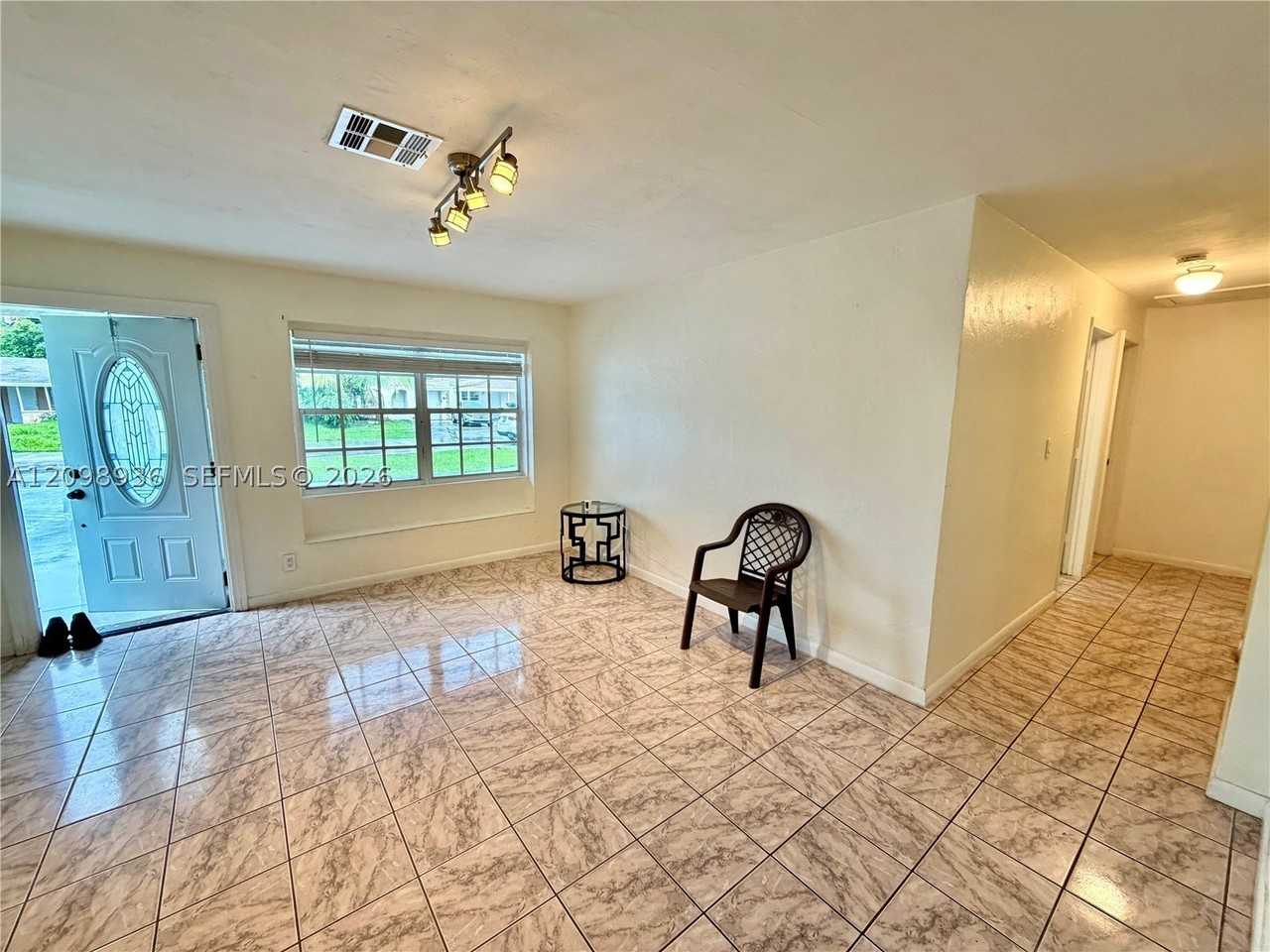 2240 Sunshine Blvd - Photo 4 of 16