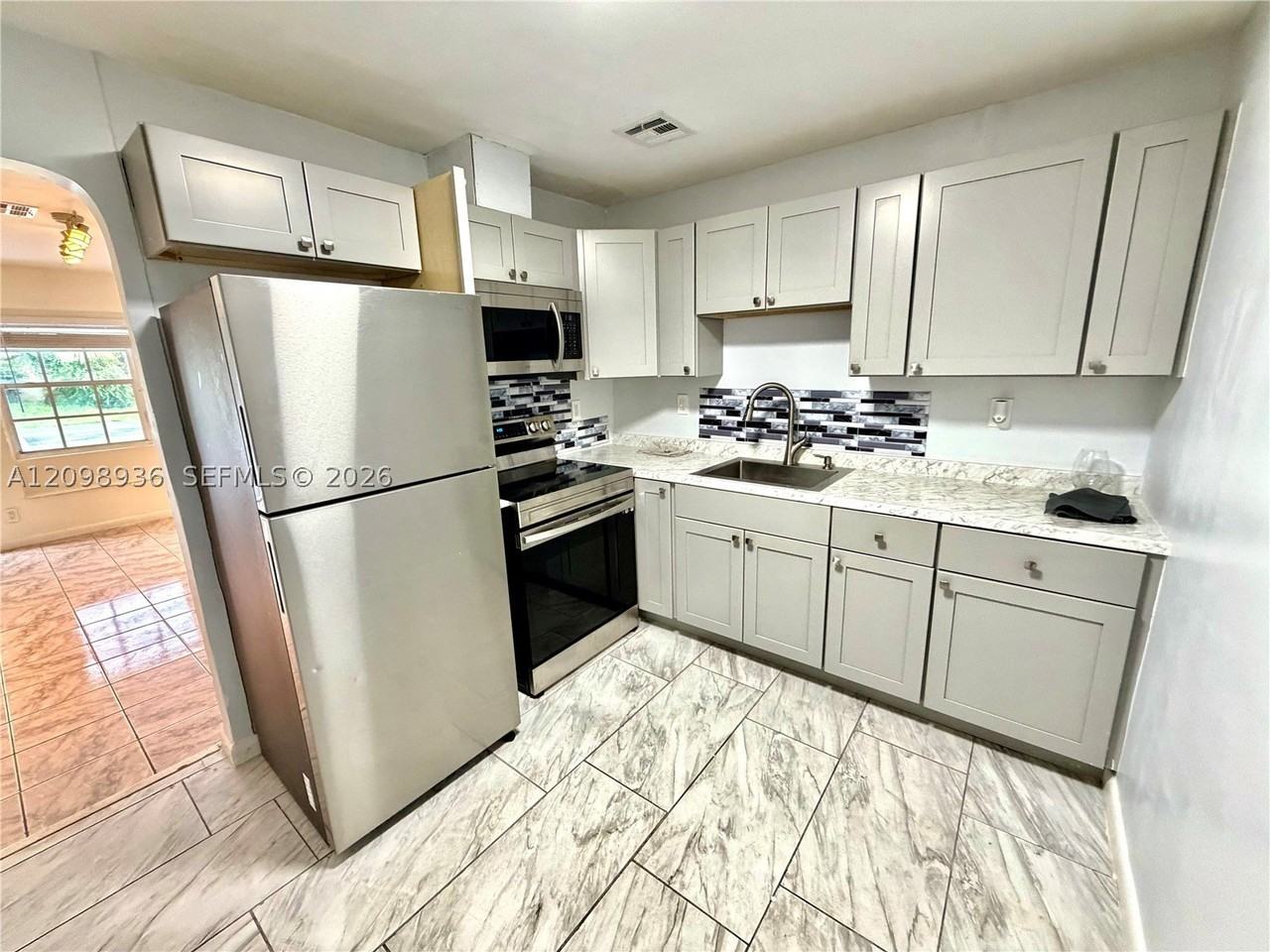 2240 Sunshine Blvd - Photo 5 of 16