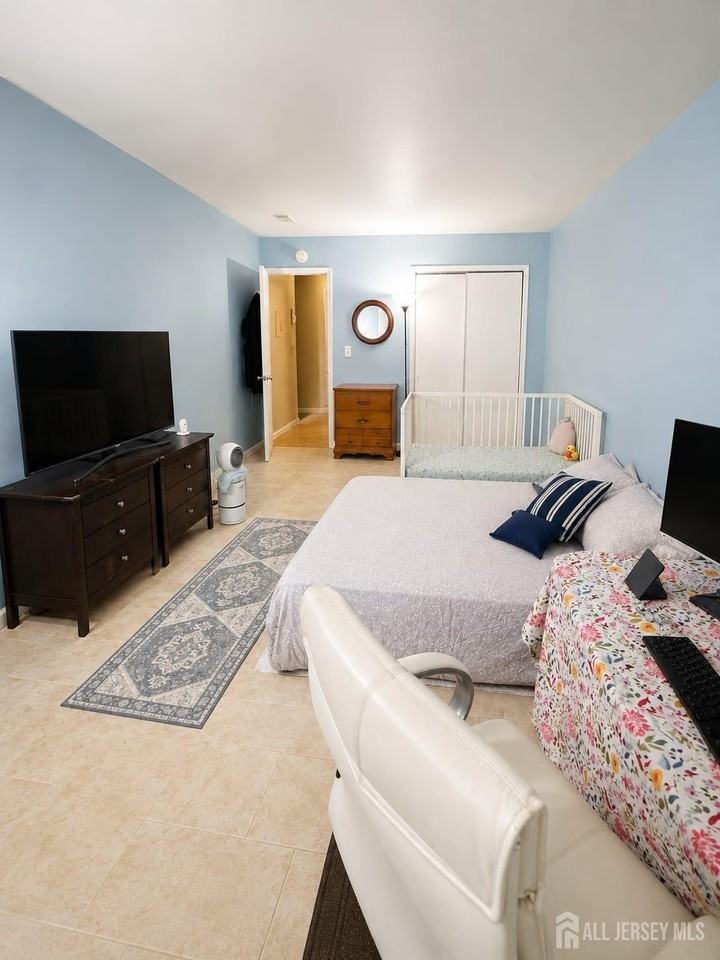 190 College Dr - Photo 5 of 9