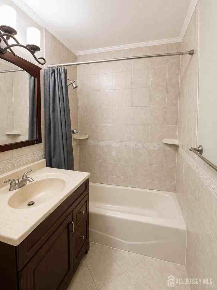 190 College Dr - Photo 7 of 9