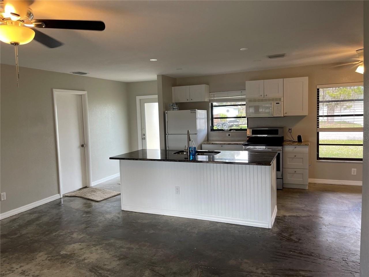 330 Beverly Rd - Photo 4 of 13
