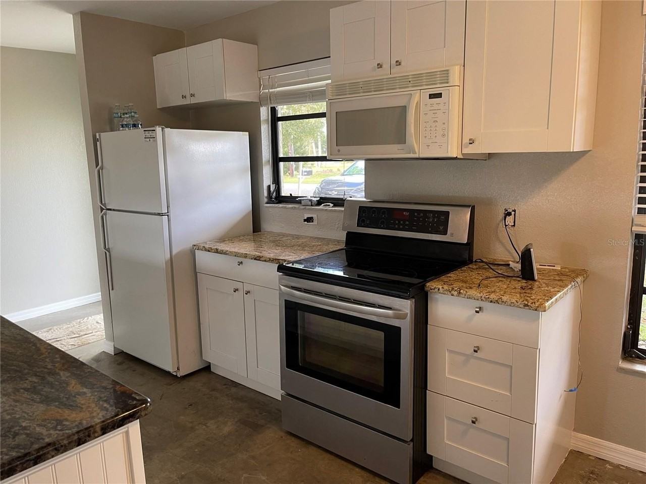 330 Beverly Rd - Photo 5 of 13