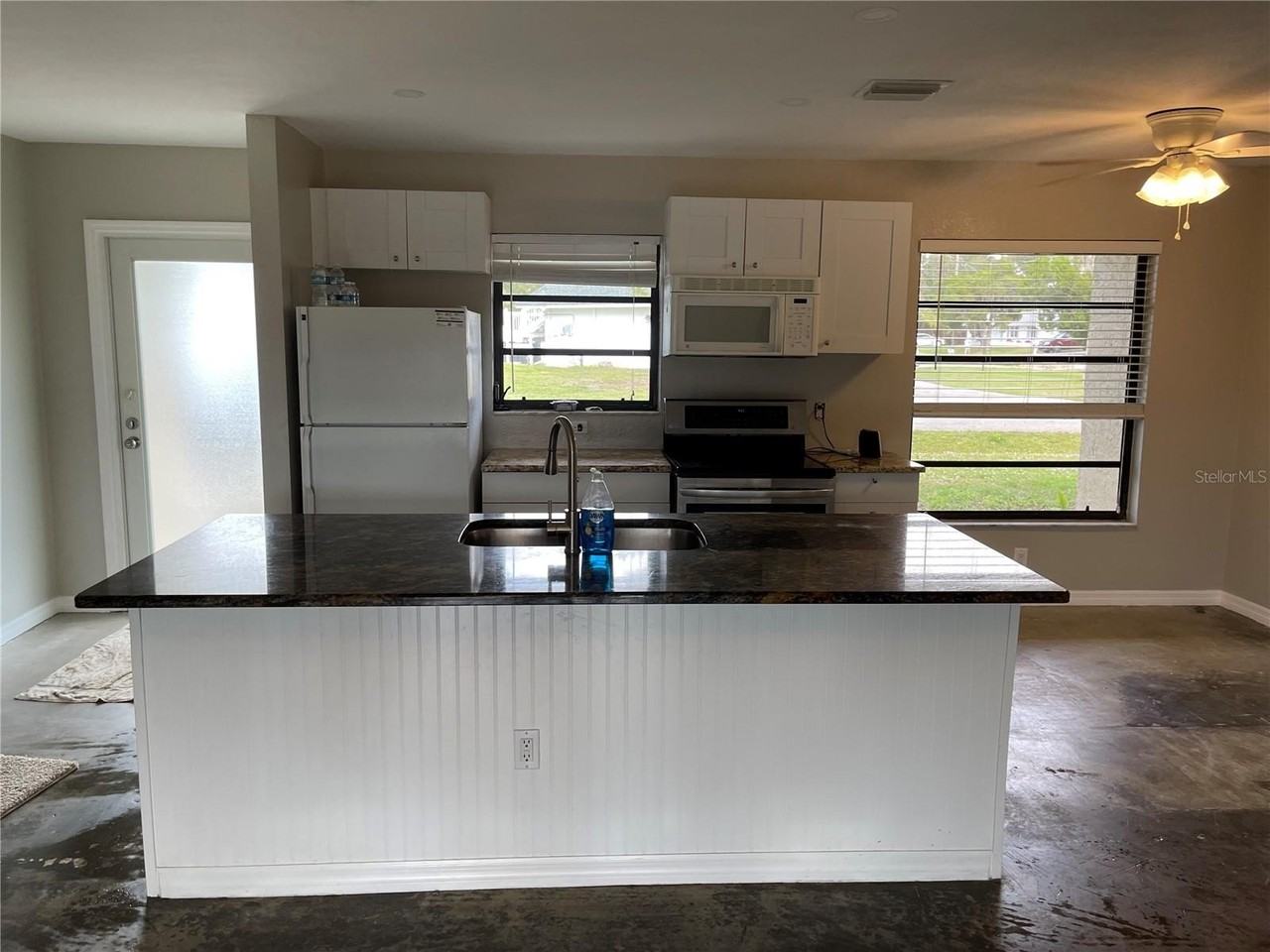 330 Beverly Rd - Photo 6 of 13