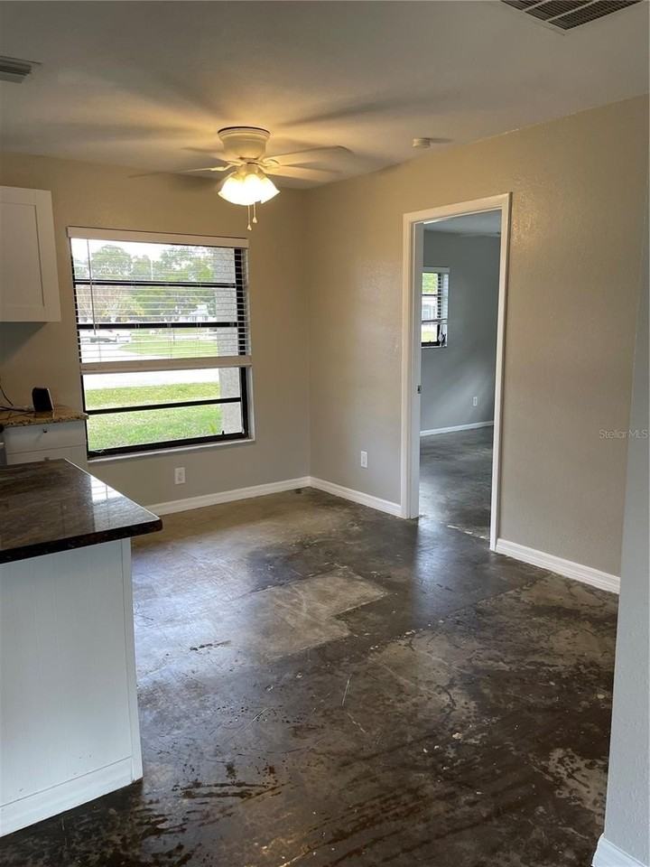 330 Beverly Rd - Photo 7 of 13