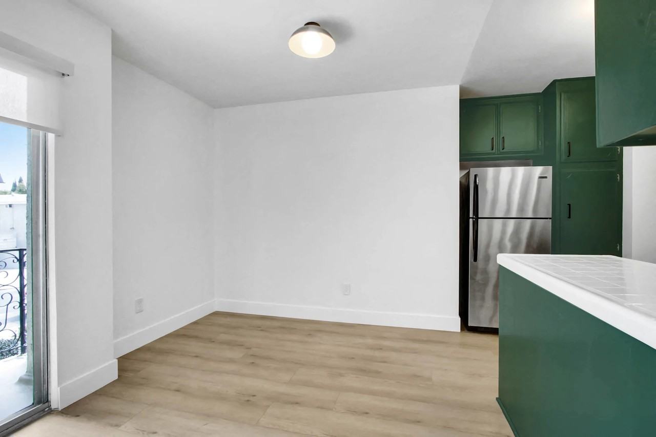 1333 North Martel Avenue #109 - Photo 2 of 9