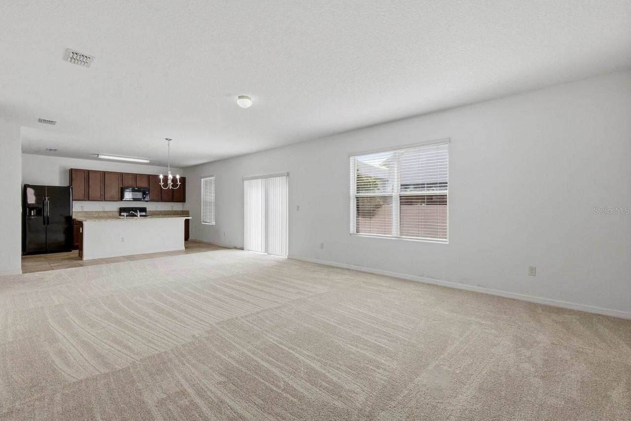 16604 Broadford Ln - Photo 3 of 31