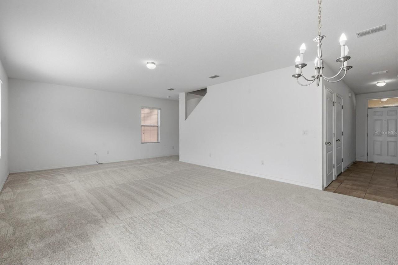 16604 Broadford Ln - Photo 5 of 31