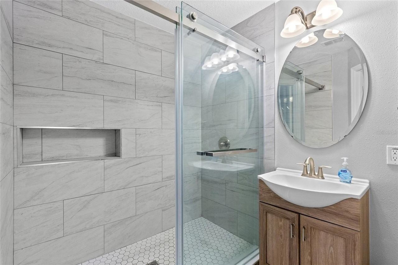 9997 Town Lake Dr - Photo 5 of 30