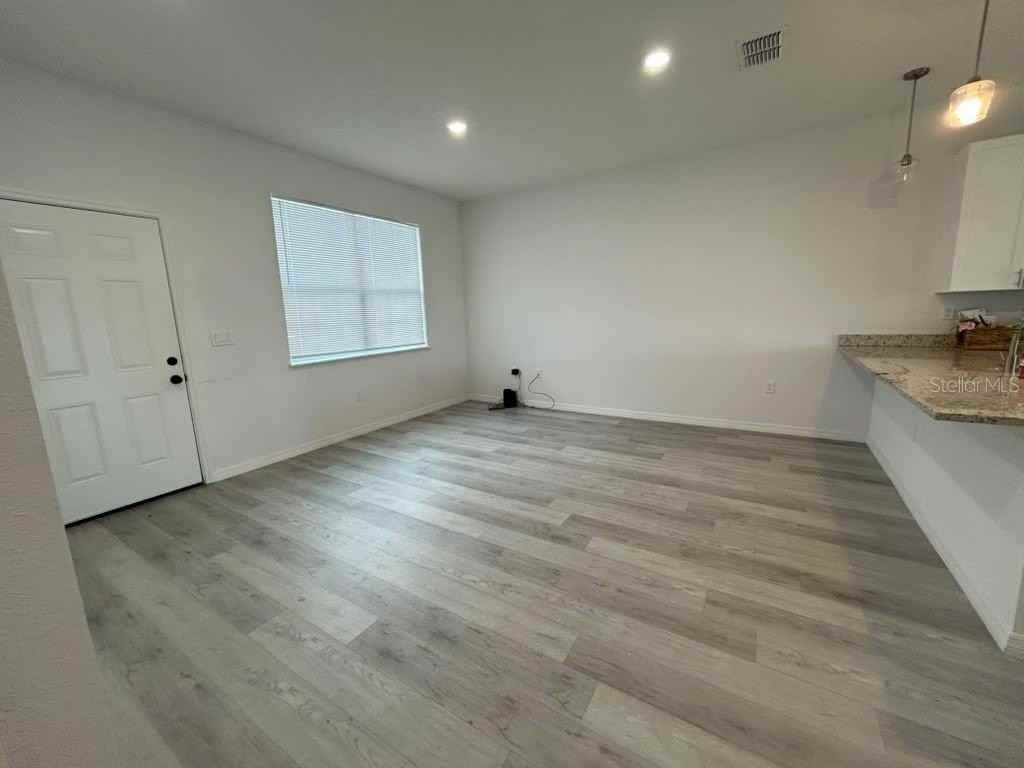 731 Desmoines Dr - Photo 3 of 18
