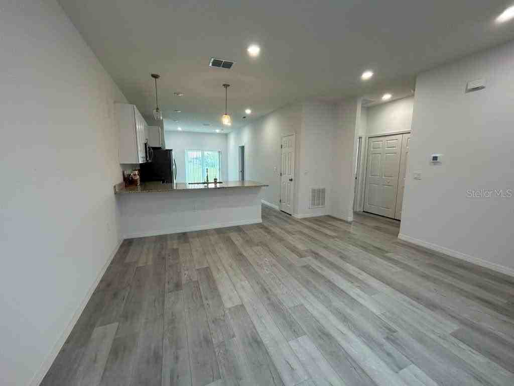 731 Desmoines Dr - Photo 4 of 18