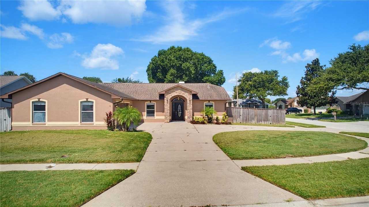 5719 Sweetheart Ct - Photo 2 of 49