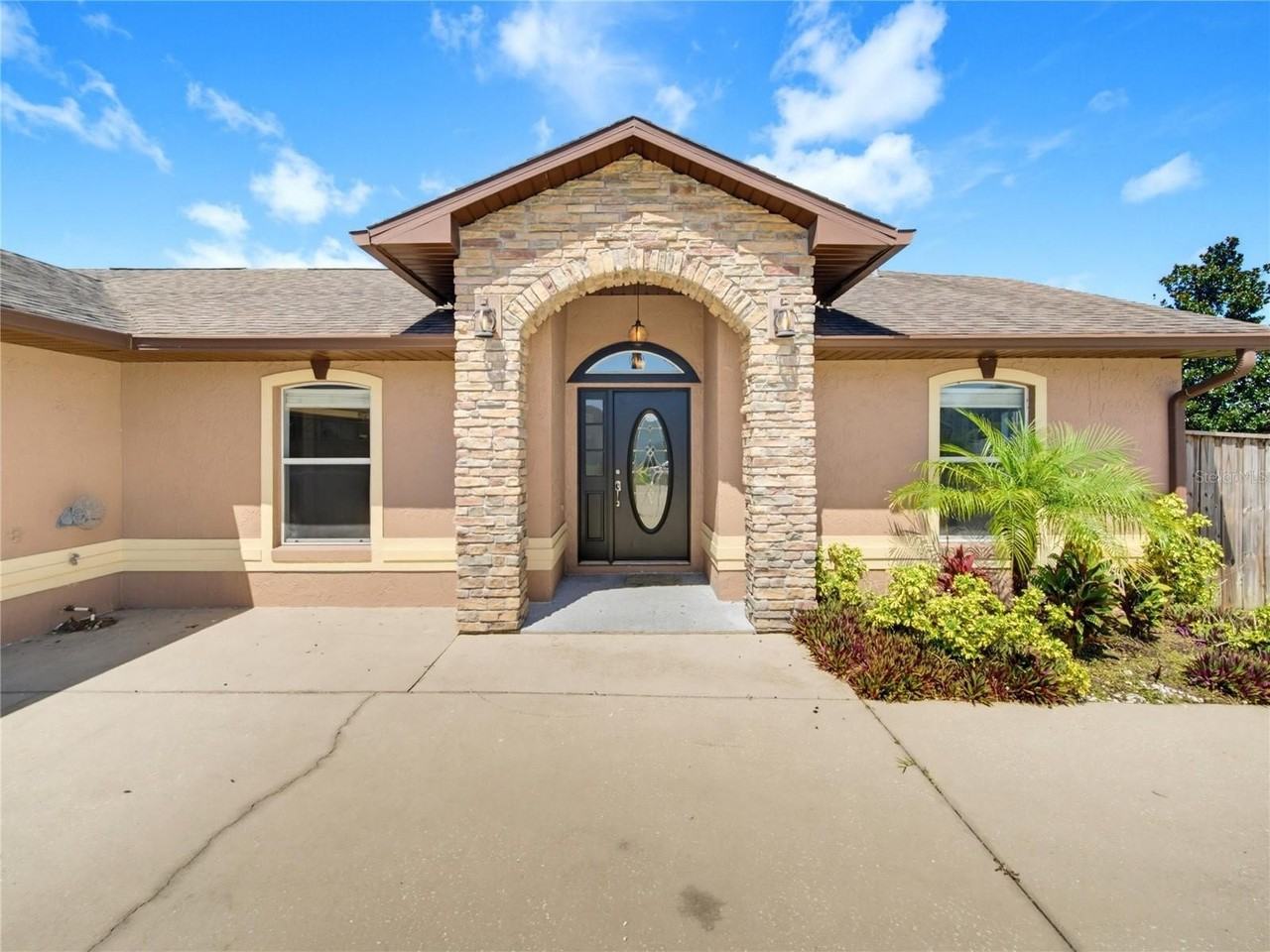5719 Sweetheart Ct - Photo 3 of 49