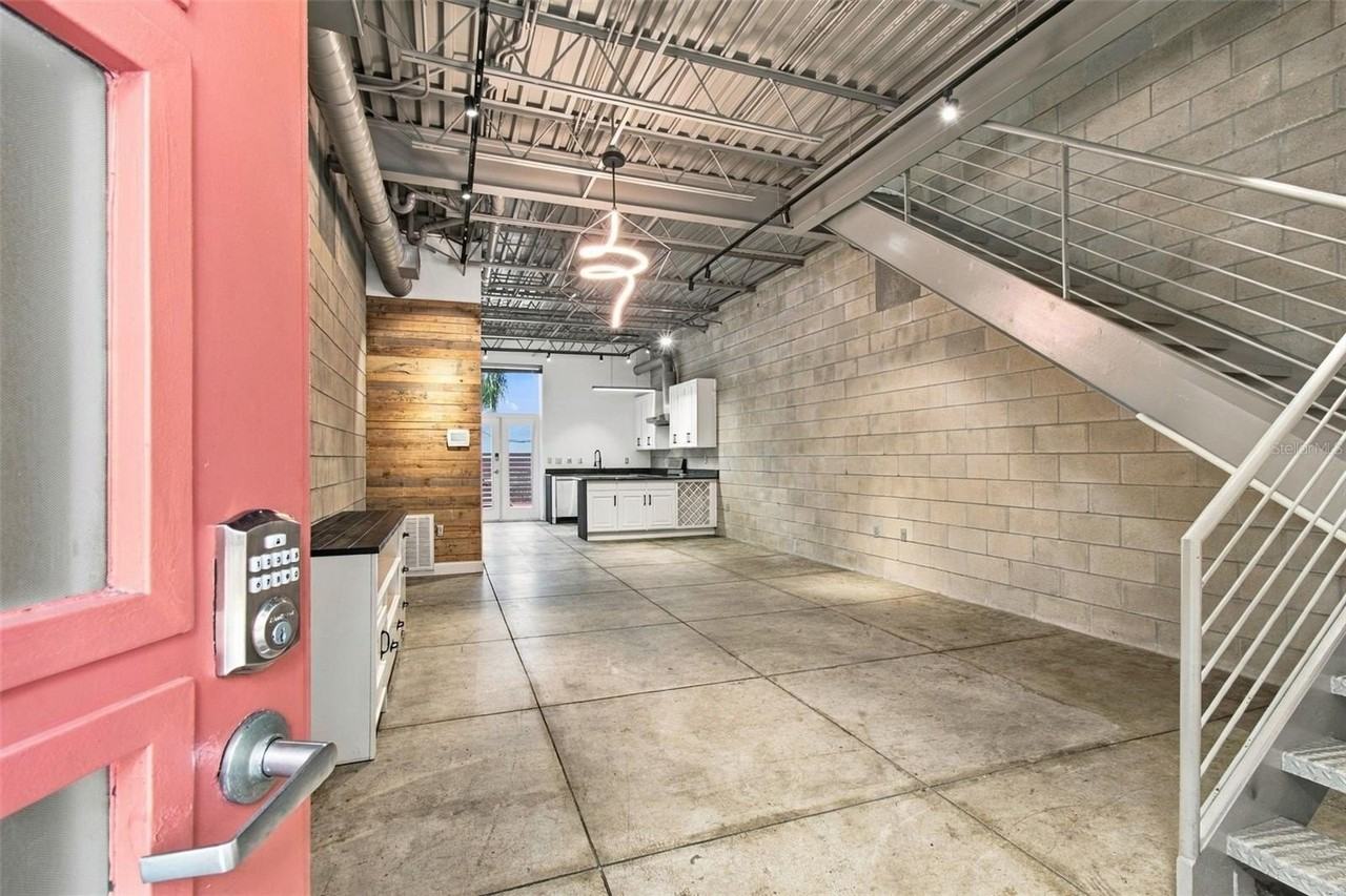 2509 W Azeele St - Photo 3 of 42