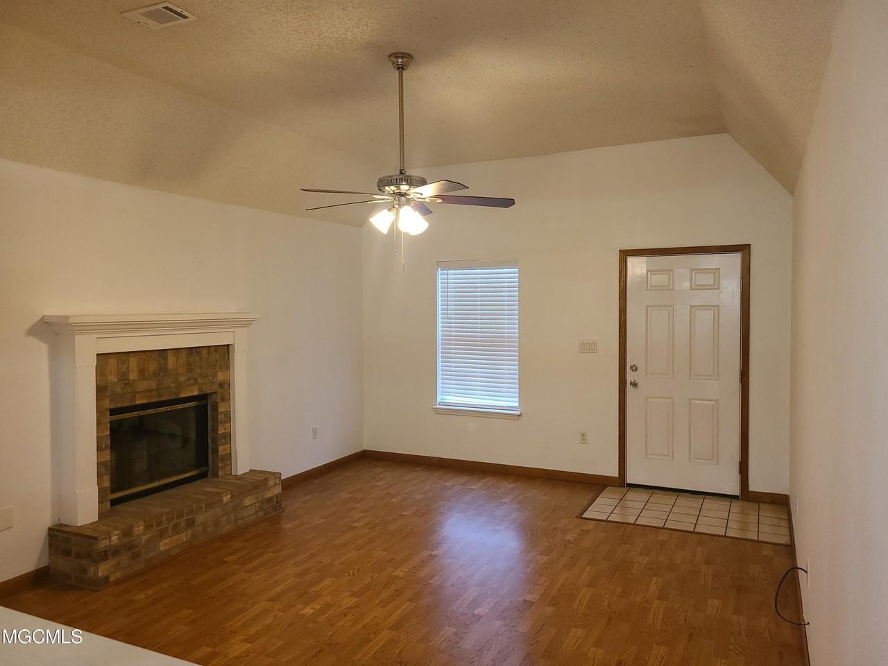 14169 Spruce Ct - Photo 2 of 19
