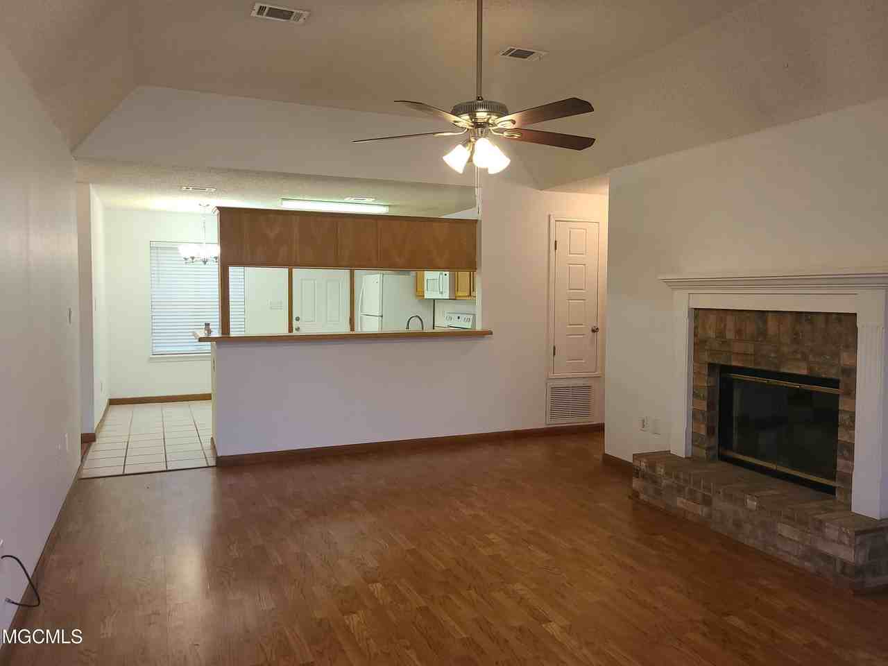 14169 Spruce Ct - Photo 3 of 19