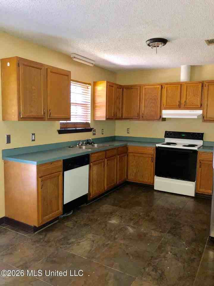 10696 Plummer Cir - Photo 2 of 13