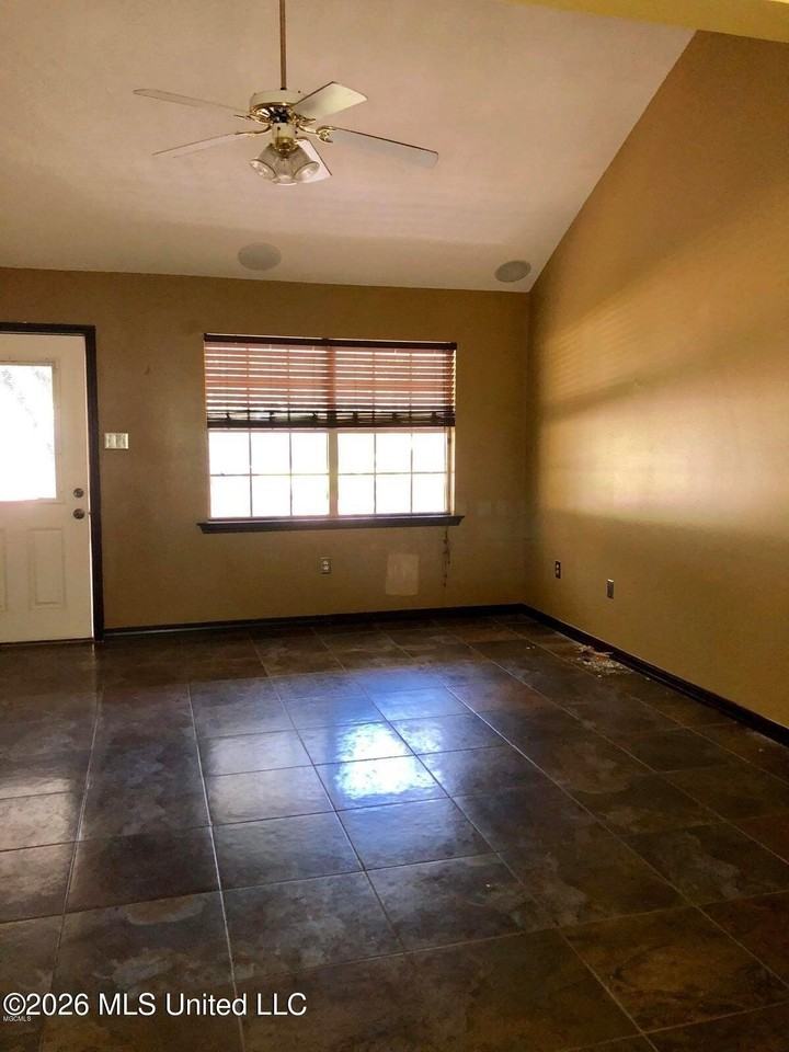 10696 Plummer Cir - Photo 4 of 13