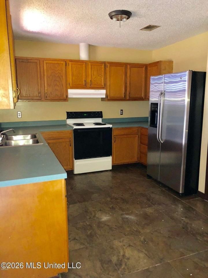 10696 Plummer Cir - Photo 5 of 13