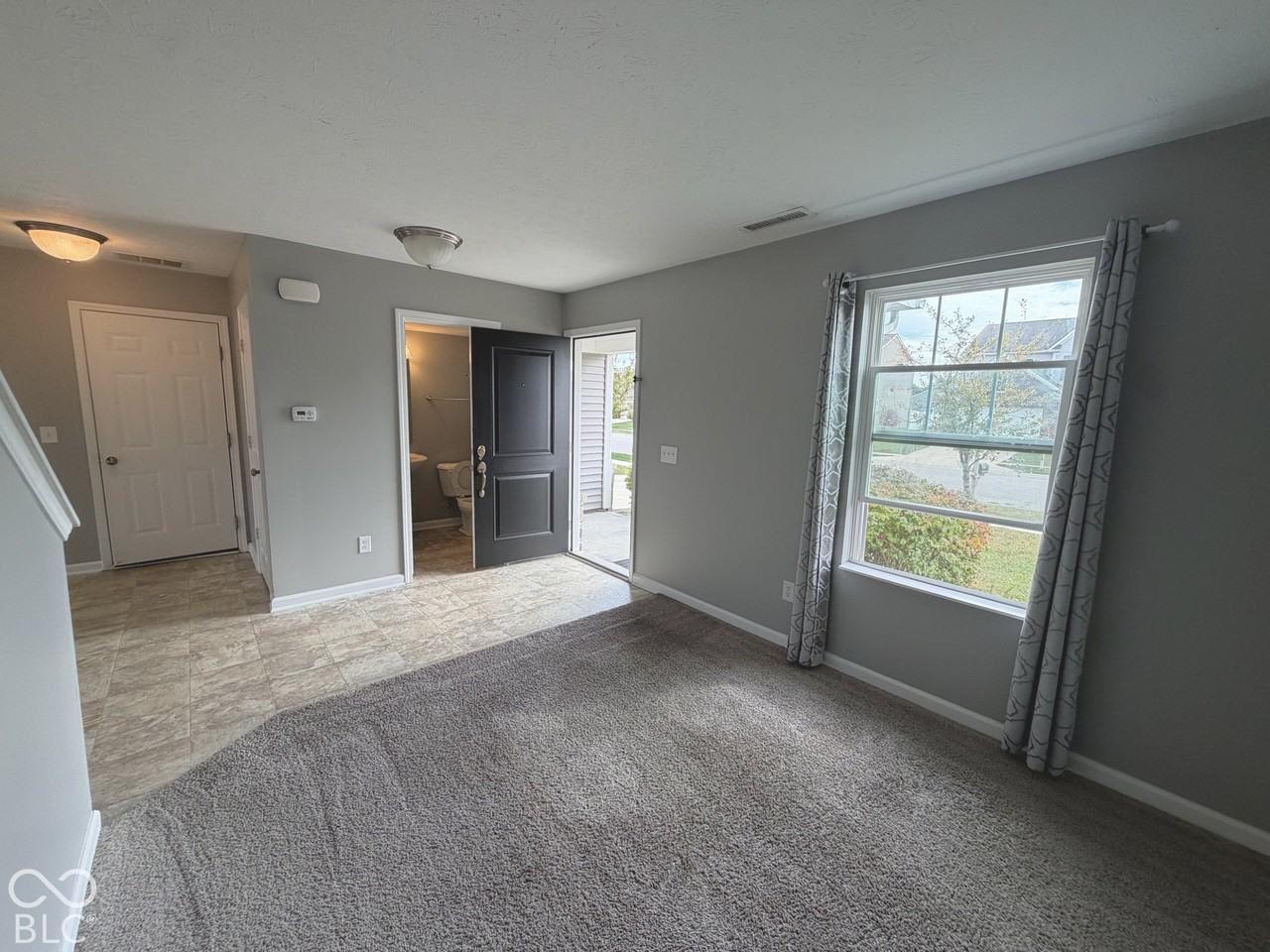 10316 Hunters Crossing Blvd - Photo 7 of 35