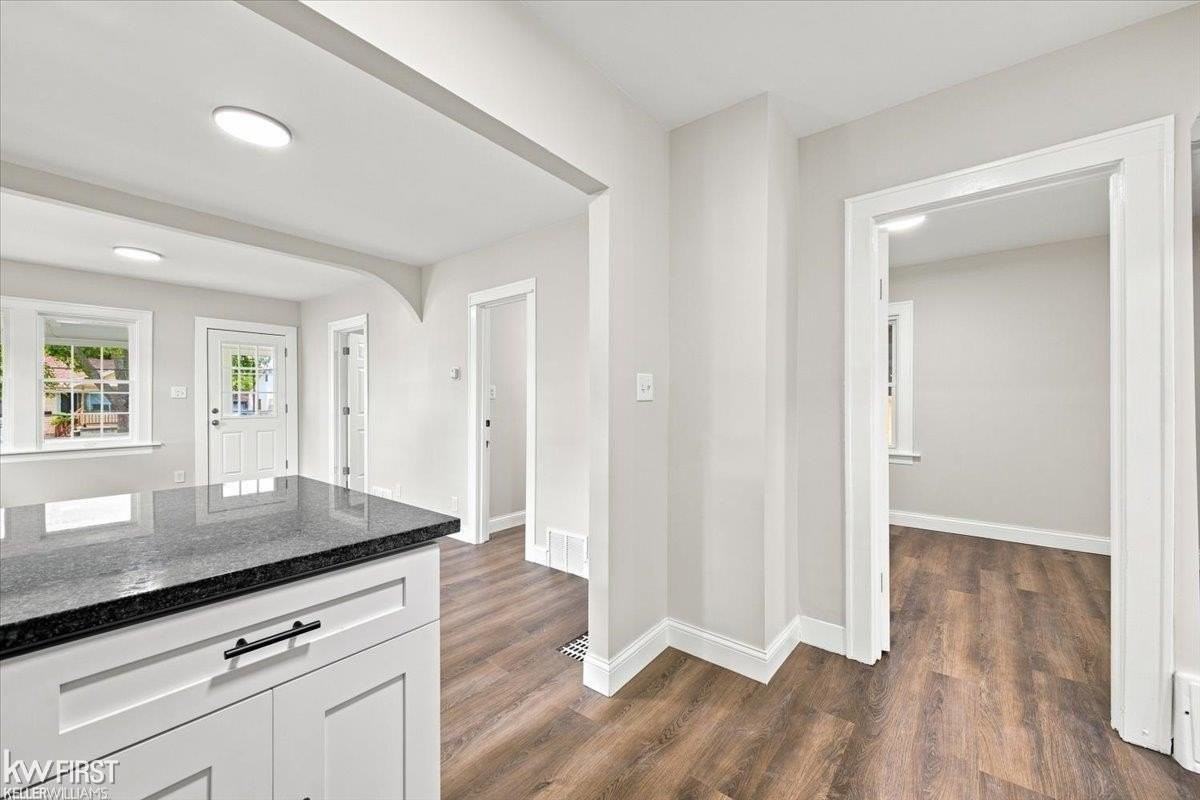 40 W Colgate Ave - Photo 4 of 27